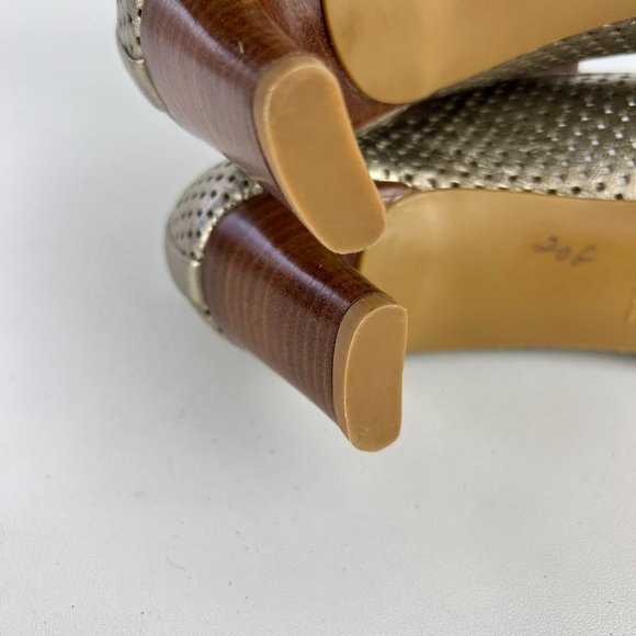 Stuart Weitzman Womens Perforated Leather Pumps Gold Metallic Laser Cut size 7.5 - Picture 14 of 16